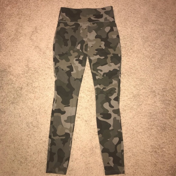 Pants - Camo leggings